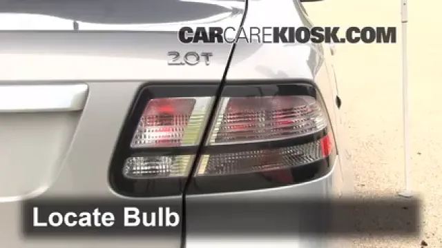 2010 Saab 9-3 2.0T 2.0L 4 Cyl. Turbo Sedan Éclairage Feux de marche arrière (remplacer une ampoule)